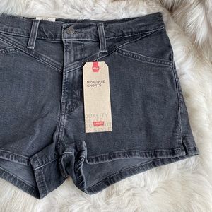 Levi’s High Rise Black Mom 90s Shorts 26 in